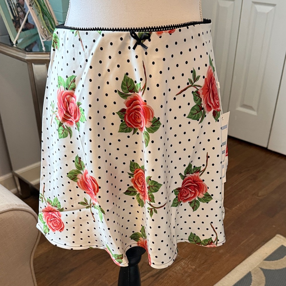 Fun White Skater Silky Mini Skirt with Red Floral and Black Dots ❤️ NWT Medium